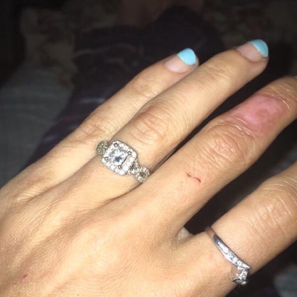 Neil Lane Engagement Ring 1 carat center stone - Picture 9 of 10